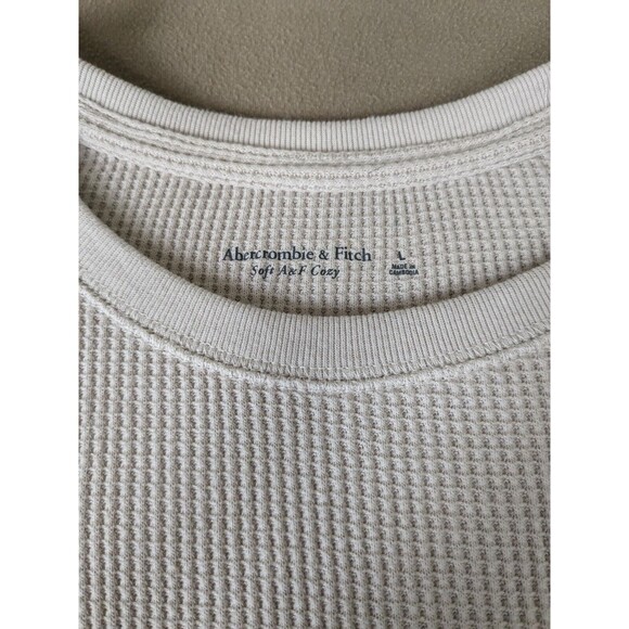 Abercrombie & Fitch Sand Color Waffle knit  Size Large Soft & Cozy - Picture 3 of 5